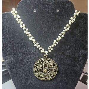 *Sale* Cookie Lee circular pendant necklace 14-17"